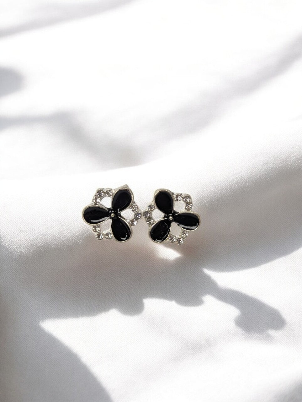 Elegant Black Flower  Earring